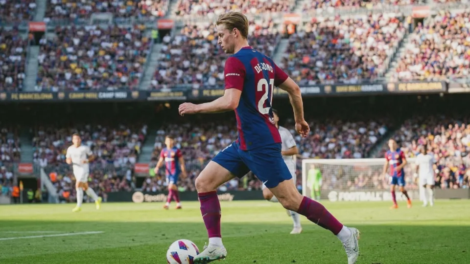 Dilema Cedera Frenkie de Jong: Tolak Operasi, Barcelona Cemas