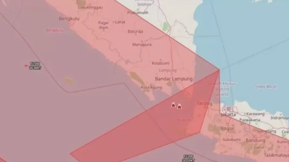 Erupsi Gunung Anak Krakatau Sebar Abu hingga Jakarta, Bandara Ditutup Sementara
