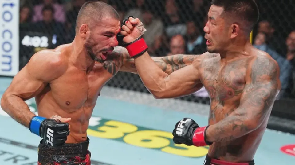 Joshua Van Pertahankan Sabuk Juara UFC, Jadi Contoh bagi Bilal Hasan