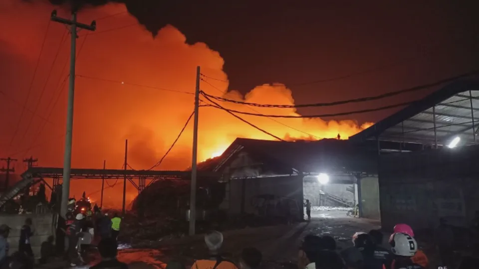 Kebakaran TPA Putri Cempo Solo, 22 Armada Damkar Dikerahkan