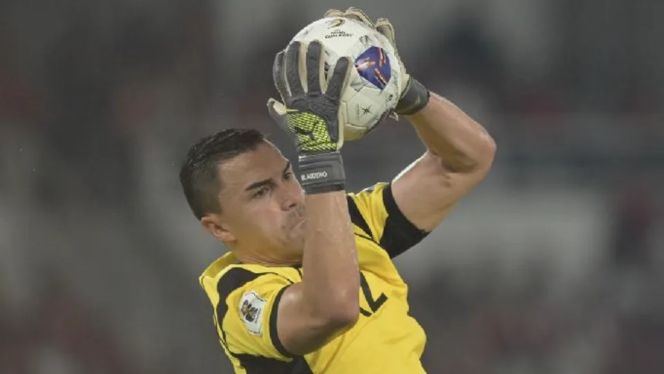 Kiper Timnas Indonesia Resmi Dipinjamkan ke Klub Spanyol Rayo Vallecano